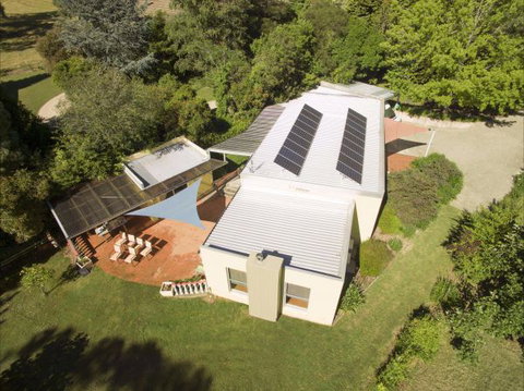 A Bach At Bright - Taree Accommodation 1